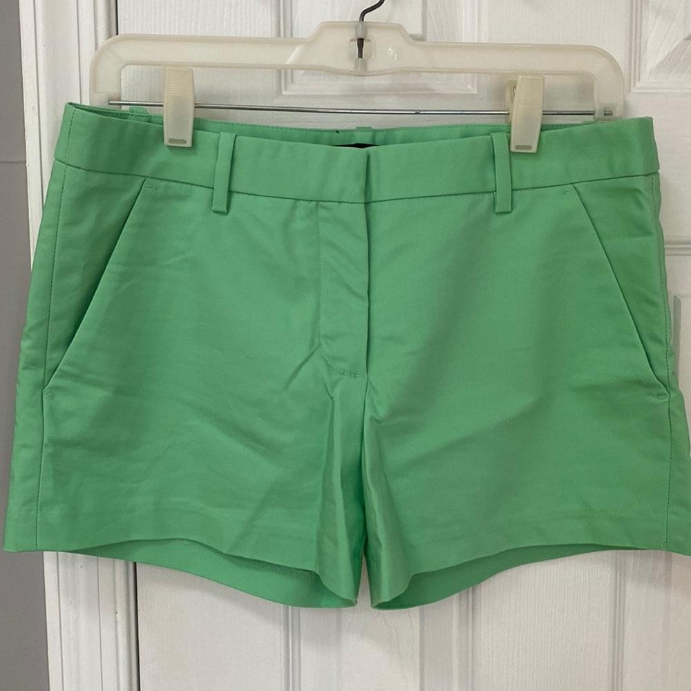 Zara basic women’s chino shorts in green size M
